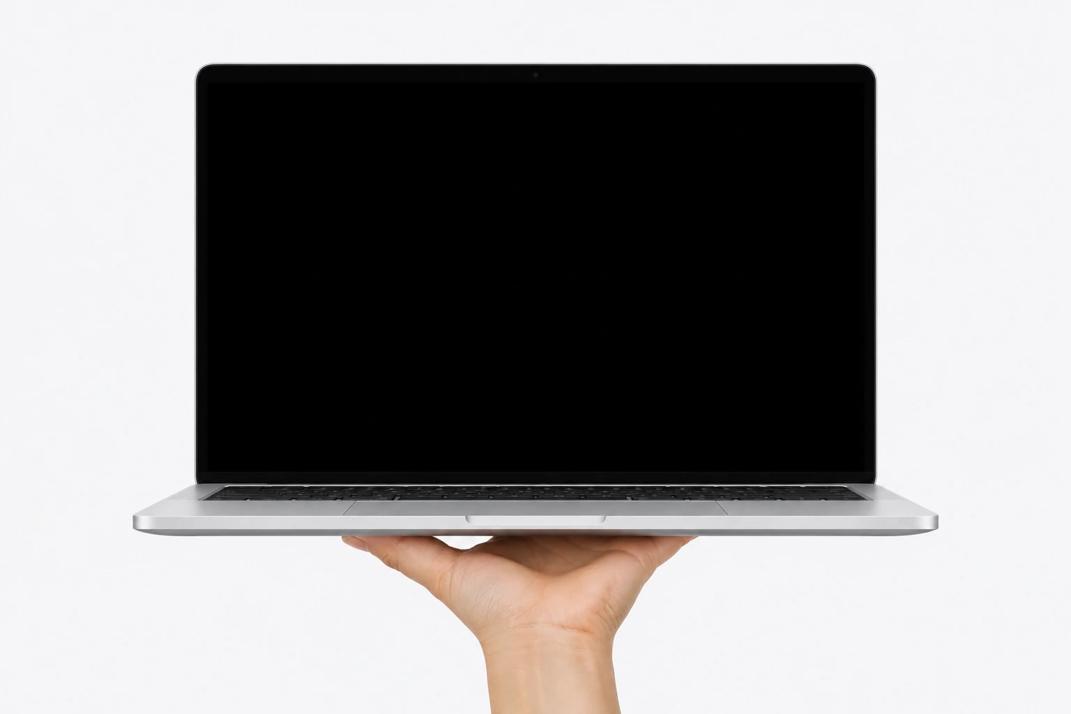 Kézben tartott ezüst laptop